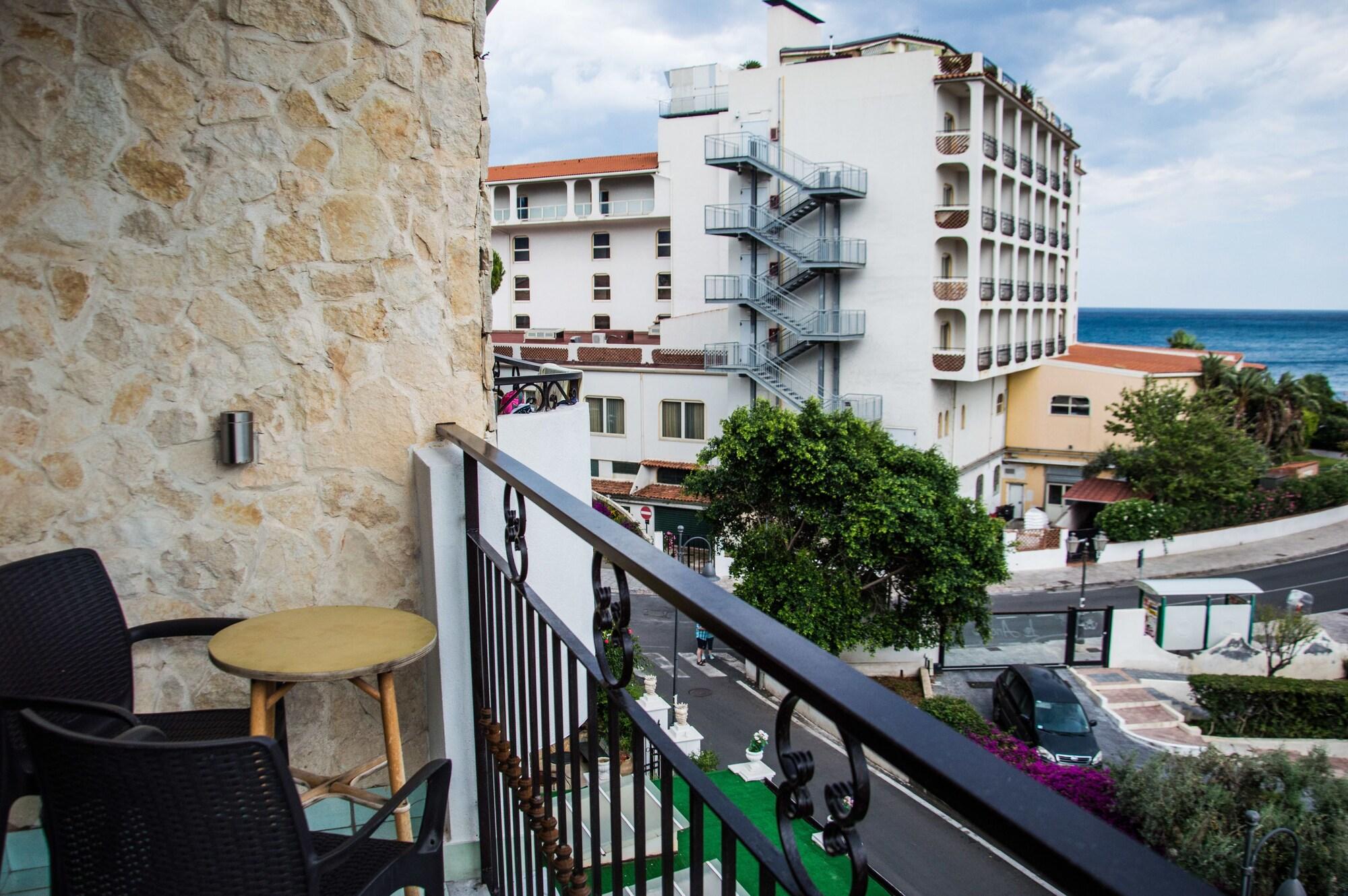 Hotel & Apartments Villa Linda จีอาร์ดีนี นักซอส ภายนอก รูปภาพ