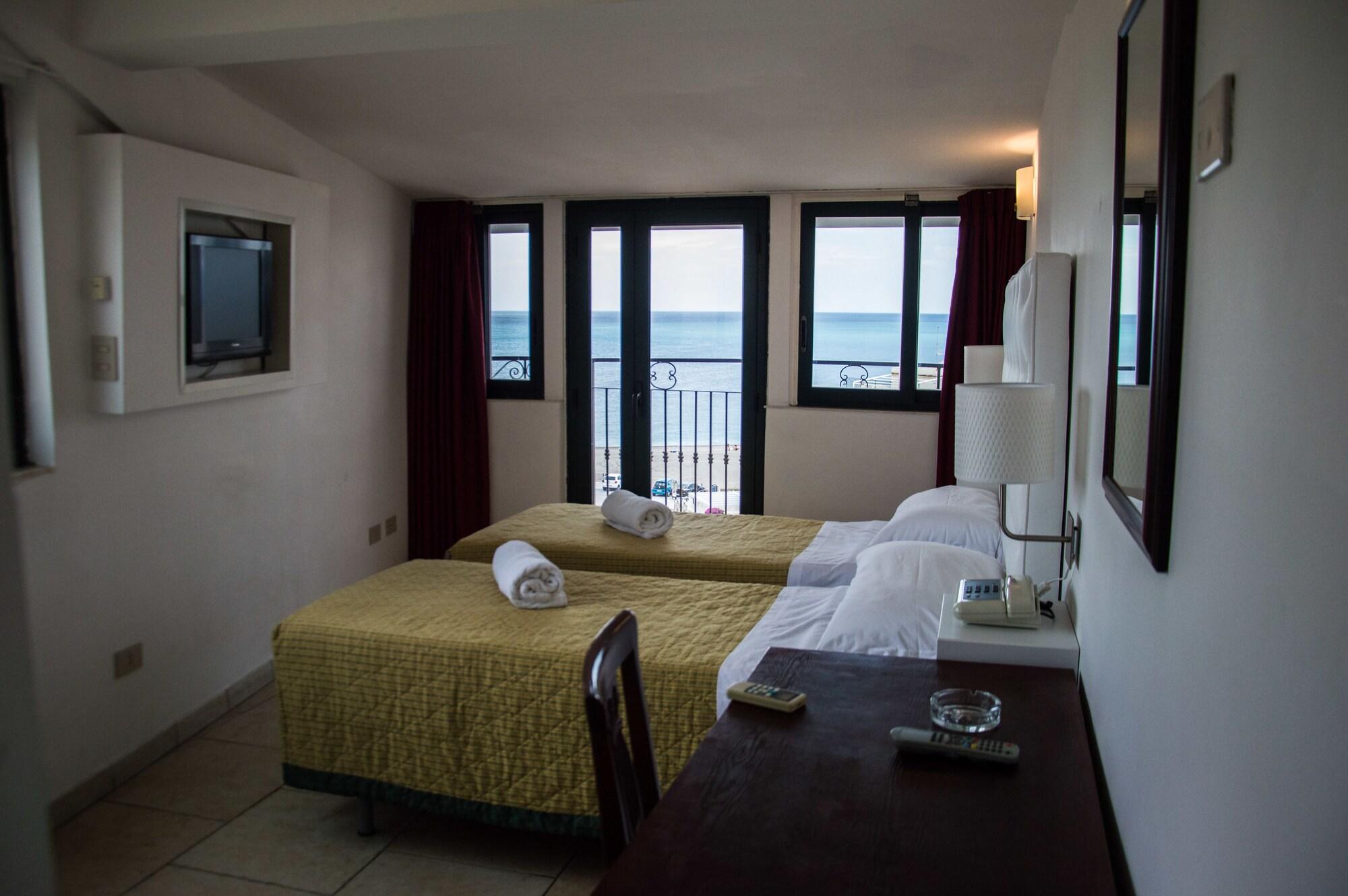 Hotel & Apartments Villa Linda จีอาร์ดีนี นักซอส ภายนอก รูปภาพ
