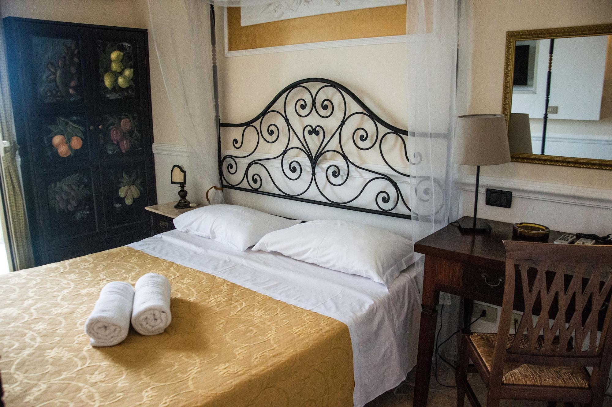 Hotel & Apartments Villa Linda จีอาร์ดีนี นักซอส ภายนอก รูปภาพ