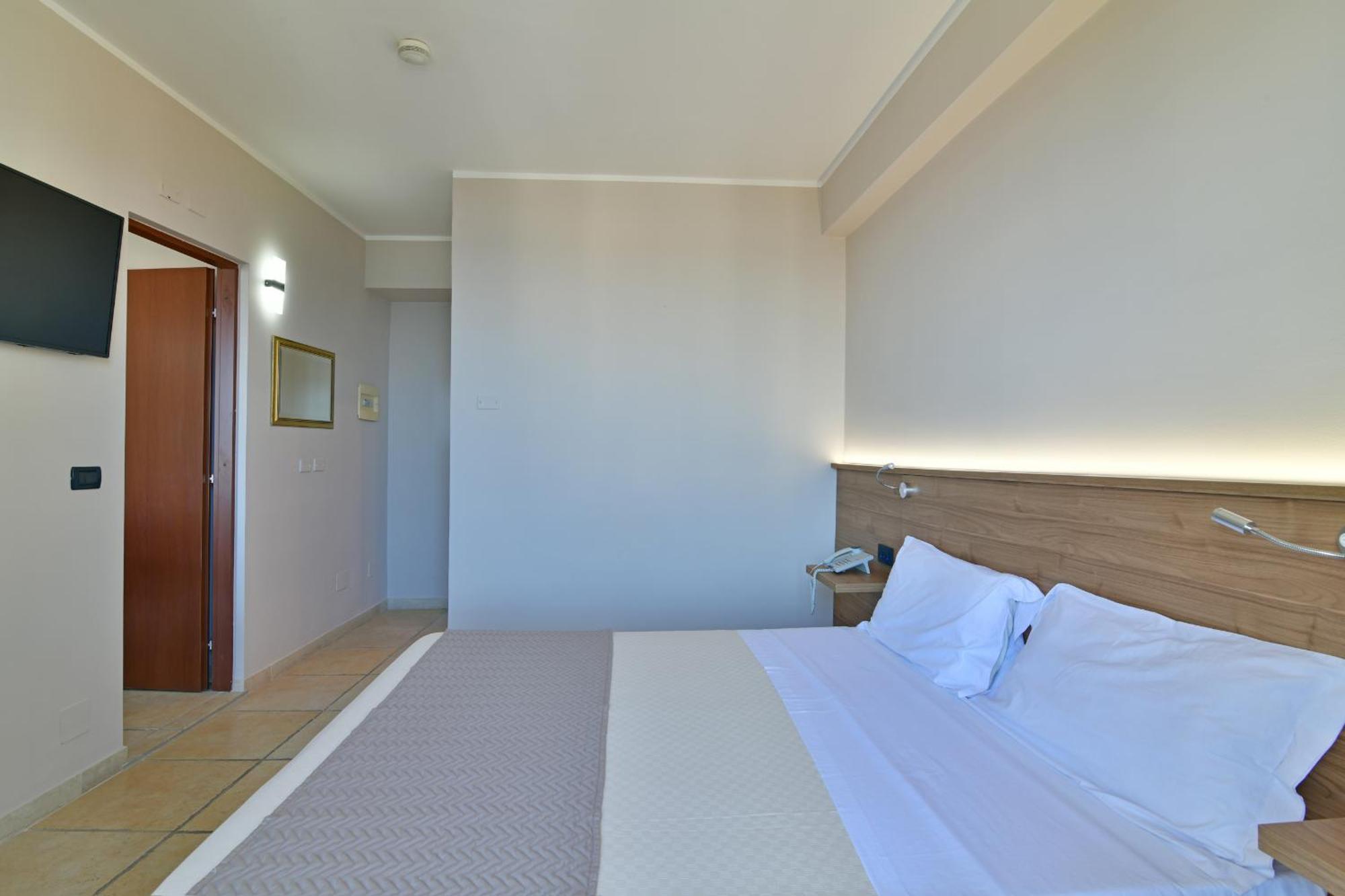 Hotel & Apartments Villa Linda จีอาร์ดีนี นักซอส ภายนอก รูปภาพ