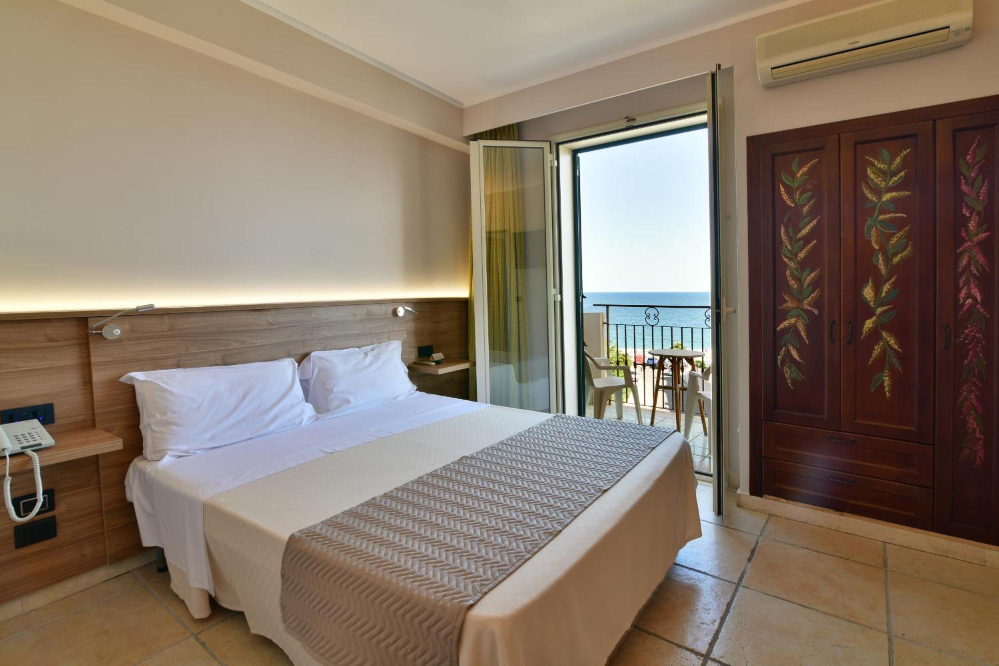 Hotel & Apartments Villa Linda จีอาร์ดีนี นักซอส ภายนอก รูปภาพ