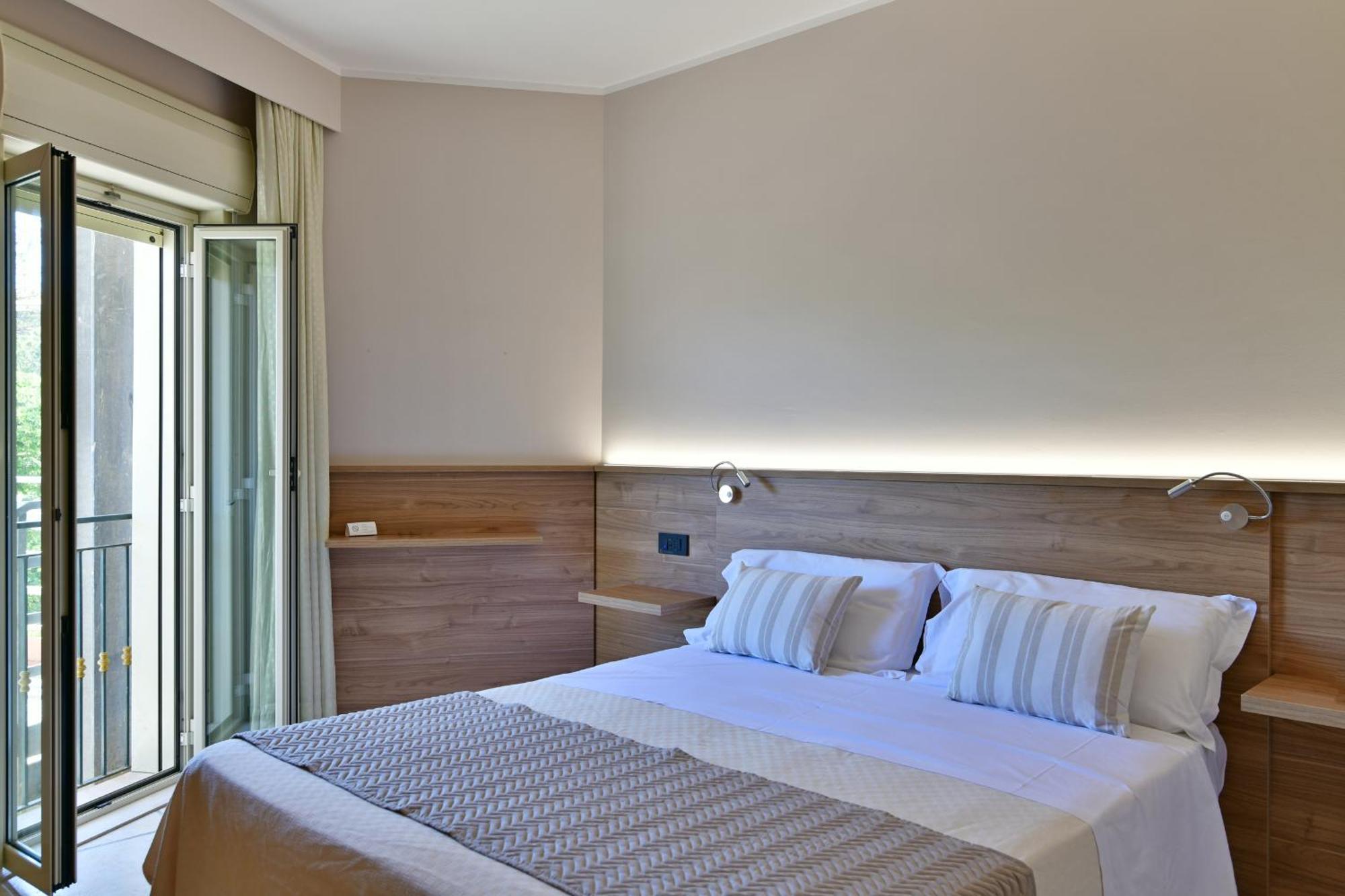 Hotel & Apartments Villa Linda จีอาร์ดีนี นักซอส ภายนอก รูปภาพ