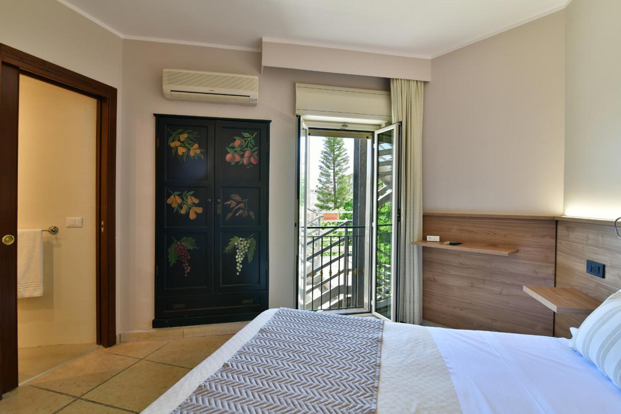 Hotel & Apartments Villa Linda จีอาร์ดีนี นักซอส ภายนอก รูปภาพ