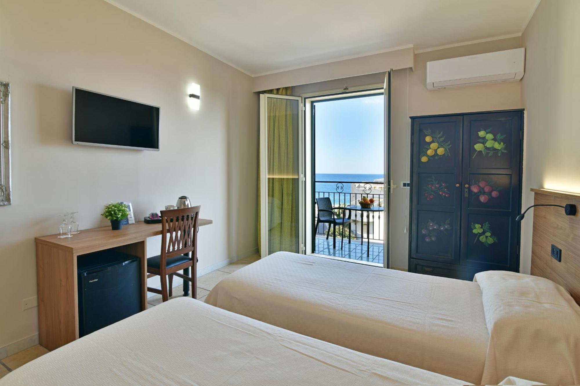 Hotel & Apartments Villa Linda จีอาร์ดีนี นักซอส ภายนอก รูปภาพ