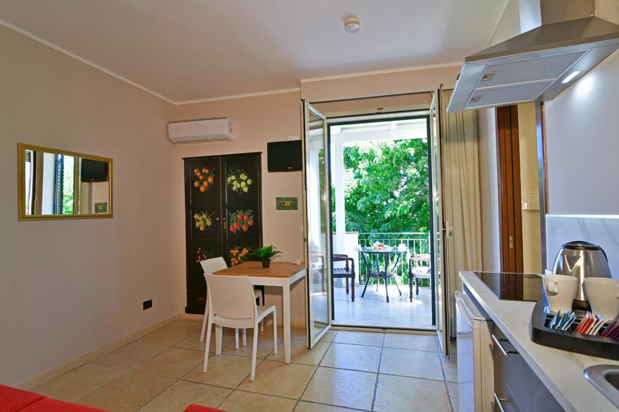 Hotel & Apartments Villa Linda จีอาร์ดีนี นักซอส ภายนอก รูปภาพ