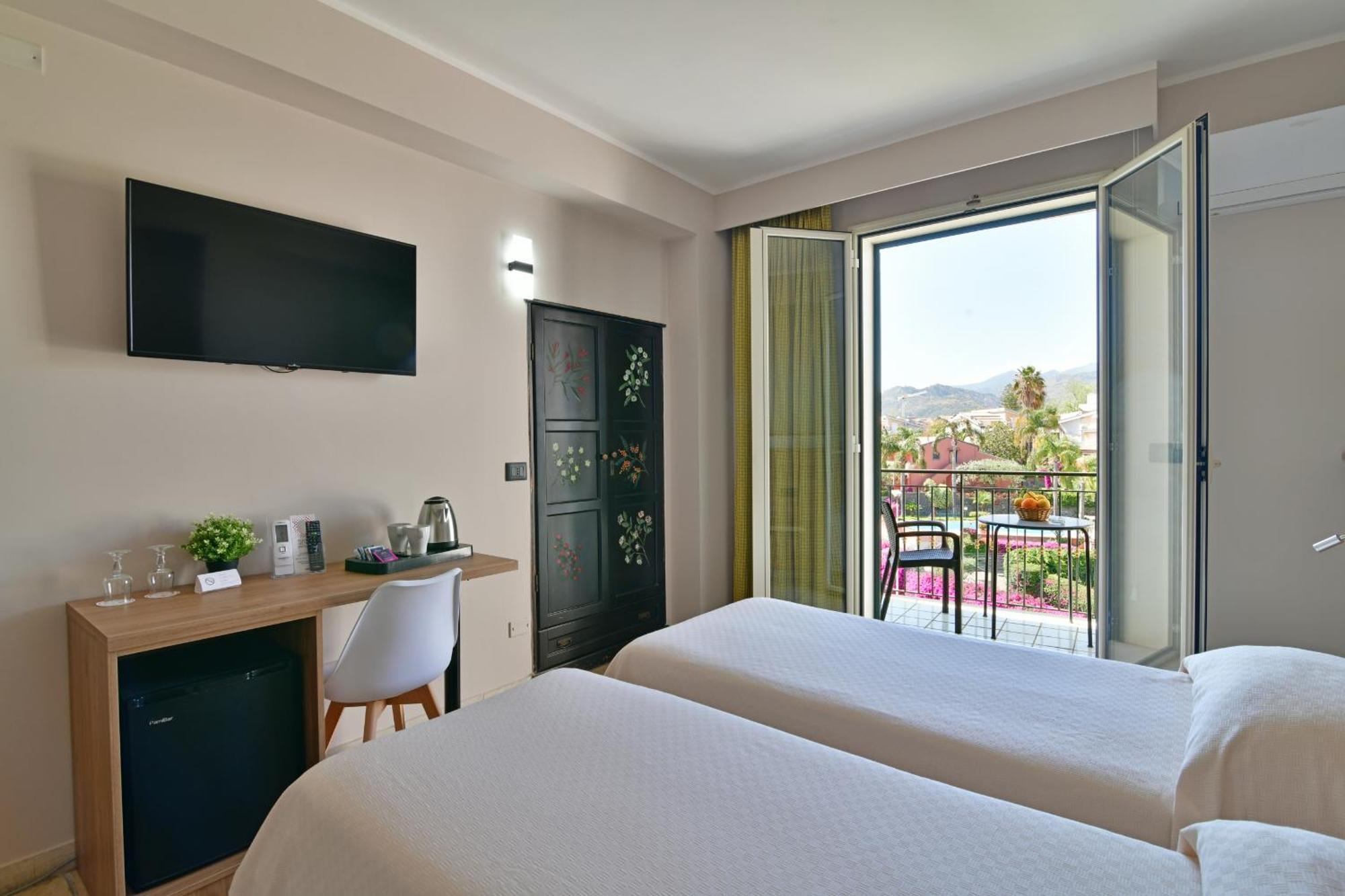 Hotel & Apartments Villa Linda จีอาร์ดีนี นักซอส ภายนอก รูปภาพ