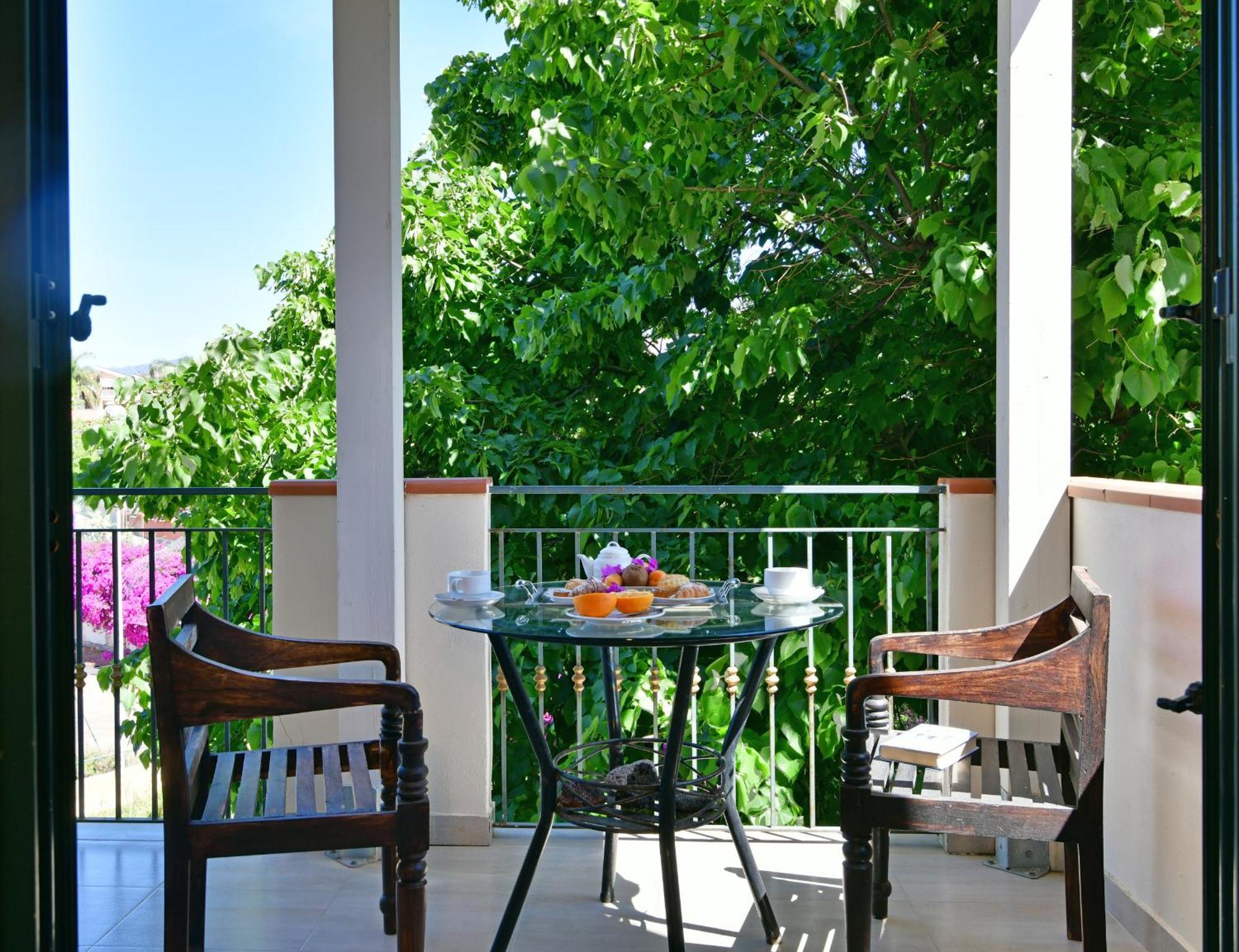 Hotel & Apartments Villa Linda จีอาร์ดีนี นักซอส ภายนอก รูปภาพ