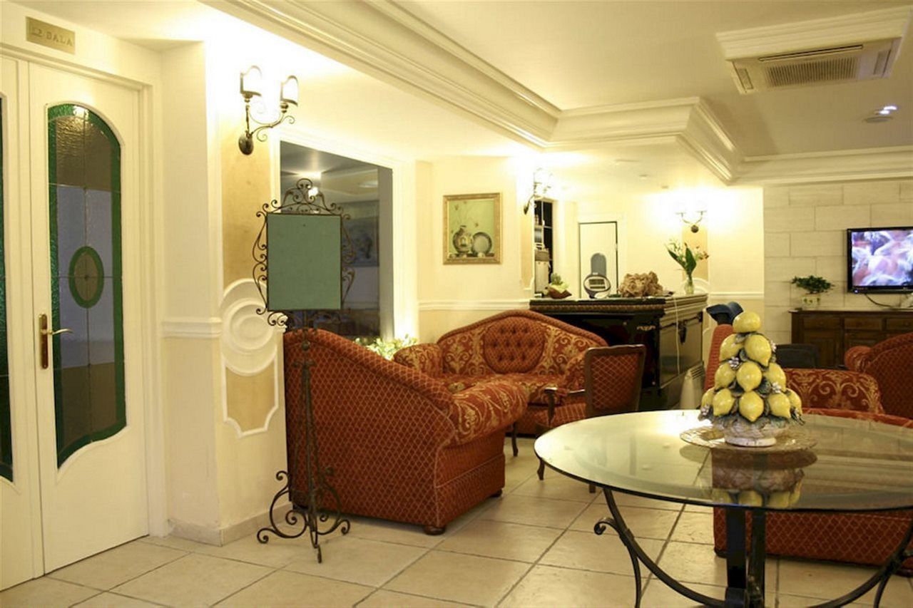 Hotel & Apartments Villa Linda จีอาร์ดีนี นักซอส ภายนอก รูปภาพ
